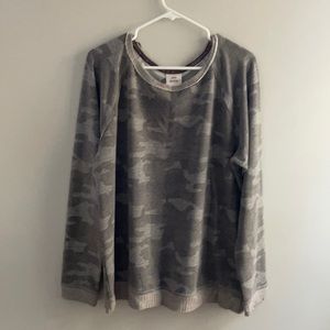 Camo pull over sweatshirt